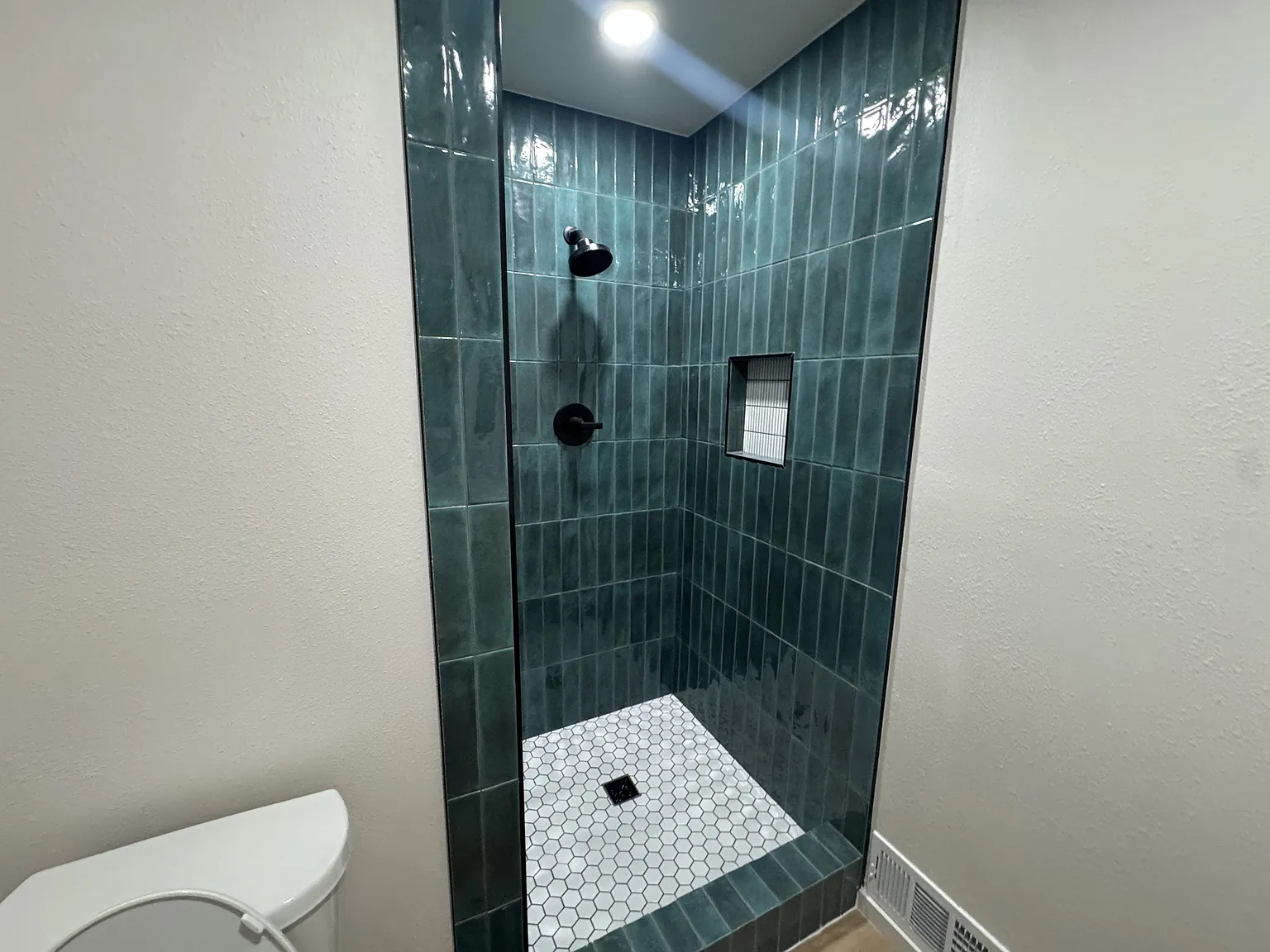 6 bed, 3228 sqft, $750 — Photo 2