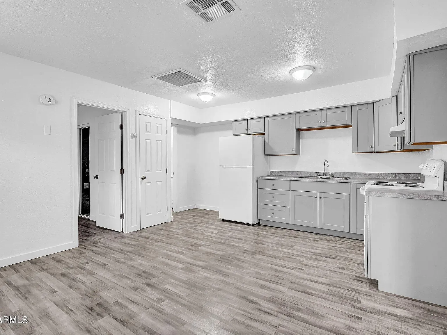 2 bed, 700 sqft, $1,245 — Photo 2