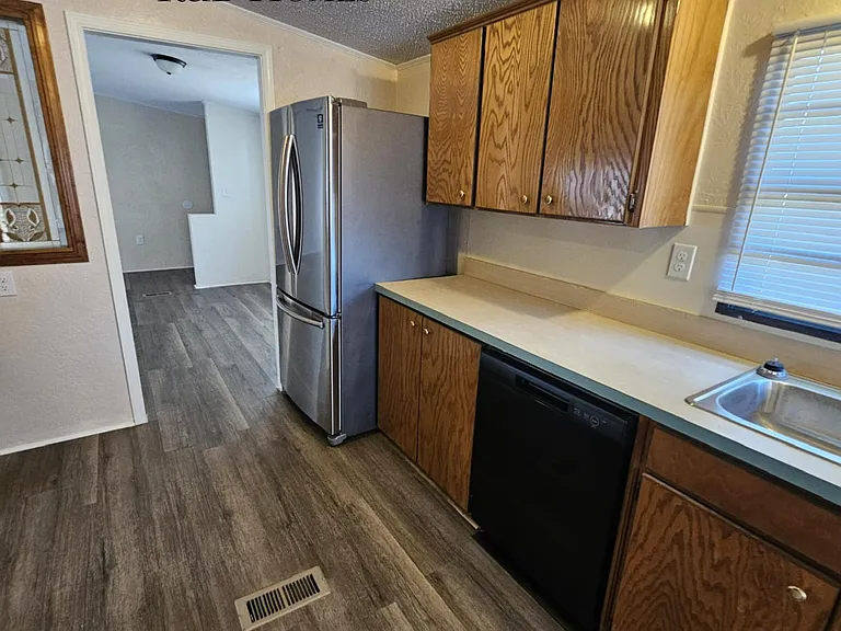 326 Johnston Dr — Photo 4