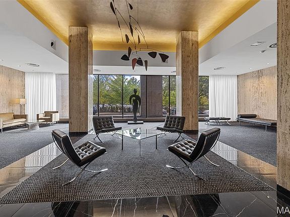 4th image of 4501 Lindell Blvd #11DE