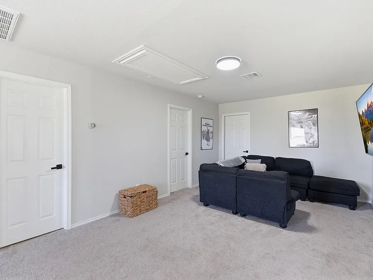 8027 Dauntless Dr — Photo 29
