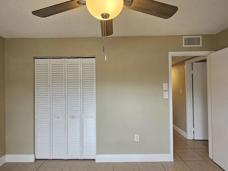4324 NW 9th Ave #6-1C — Photo 11