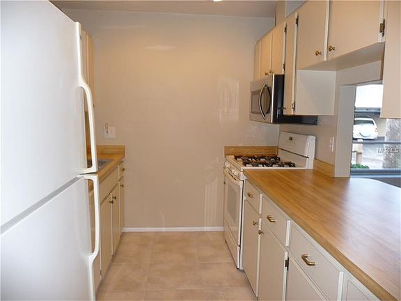3rd image of 5025 Village Gardens Dr #28