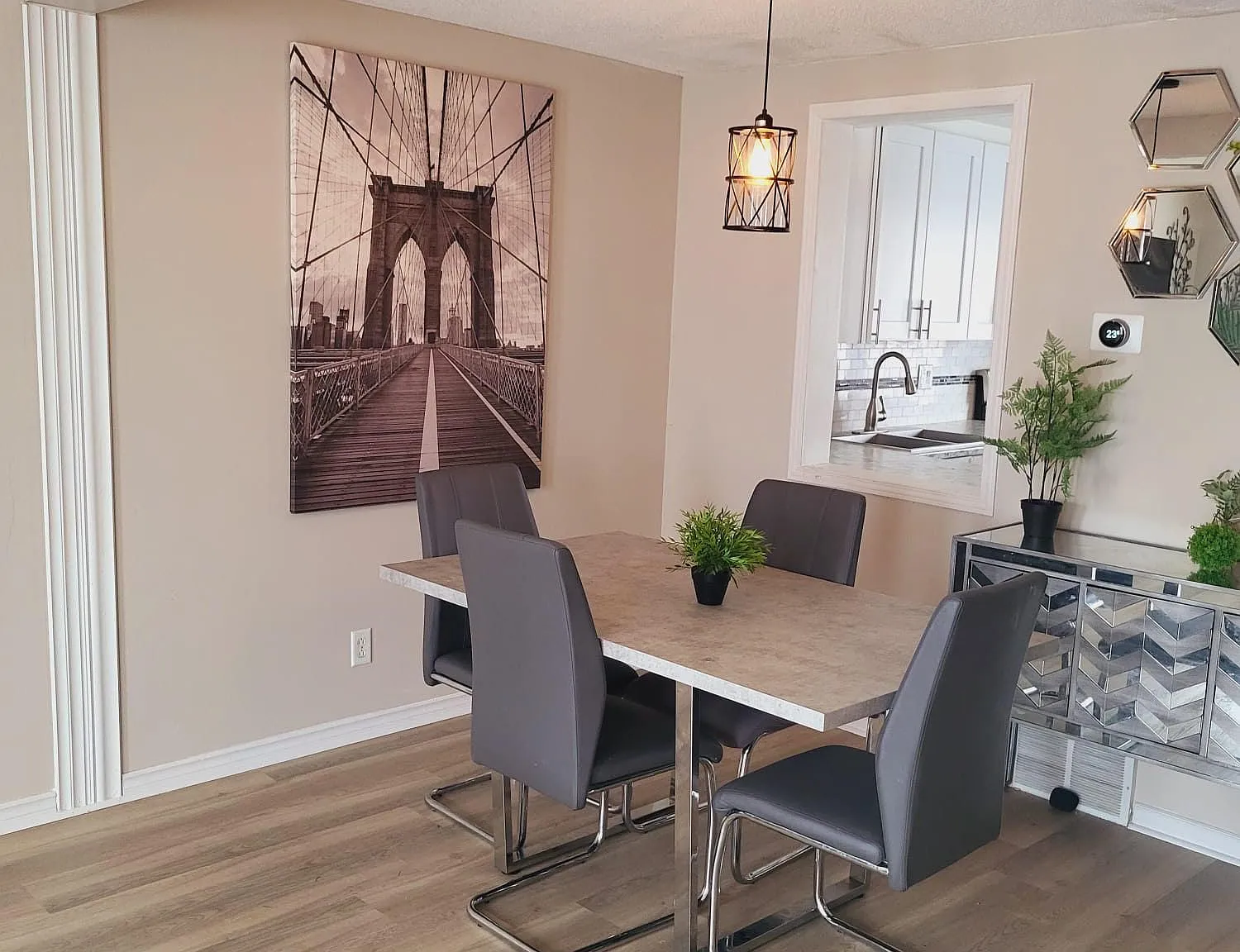 4 bed, $2,500 — Photo 4