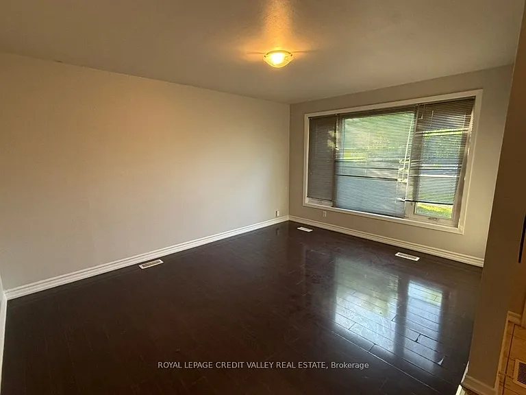 116 Taysham Cres — Photo 4
