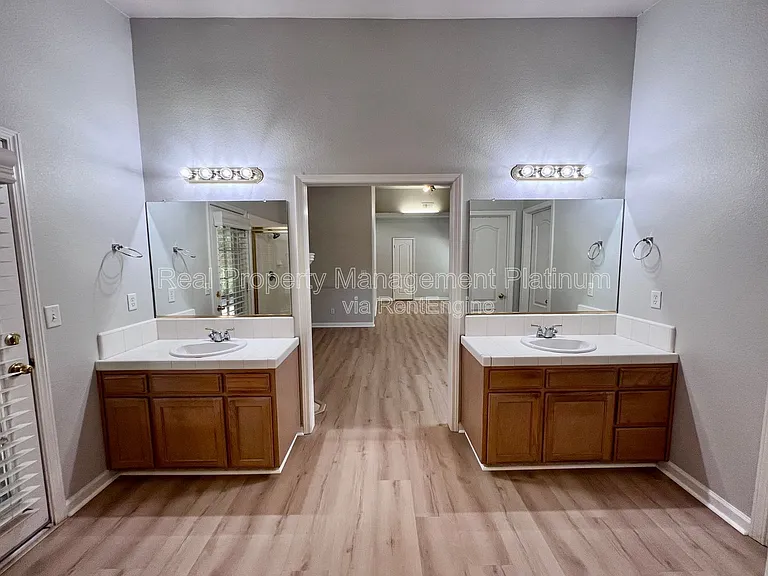2552 E Kelso Ave — Photo 5