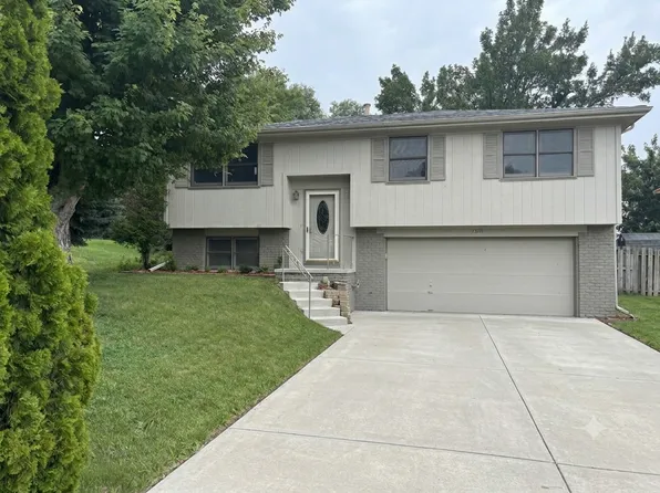 13511 Grover St, Omaha, NE 68144