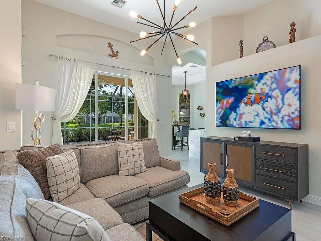 3 bed, 2.0 bath, 2000 sqft, $3,800 — Photo 3