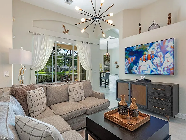 8098 Tauren Ct — Photo 3