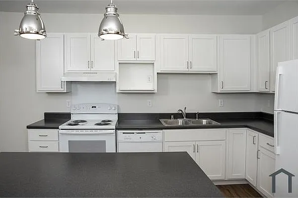 640 24th Ave NE — Photo 11