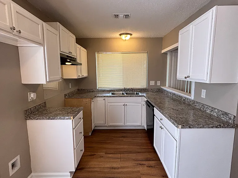 1 Greenway Ct — Photo 7