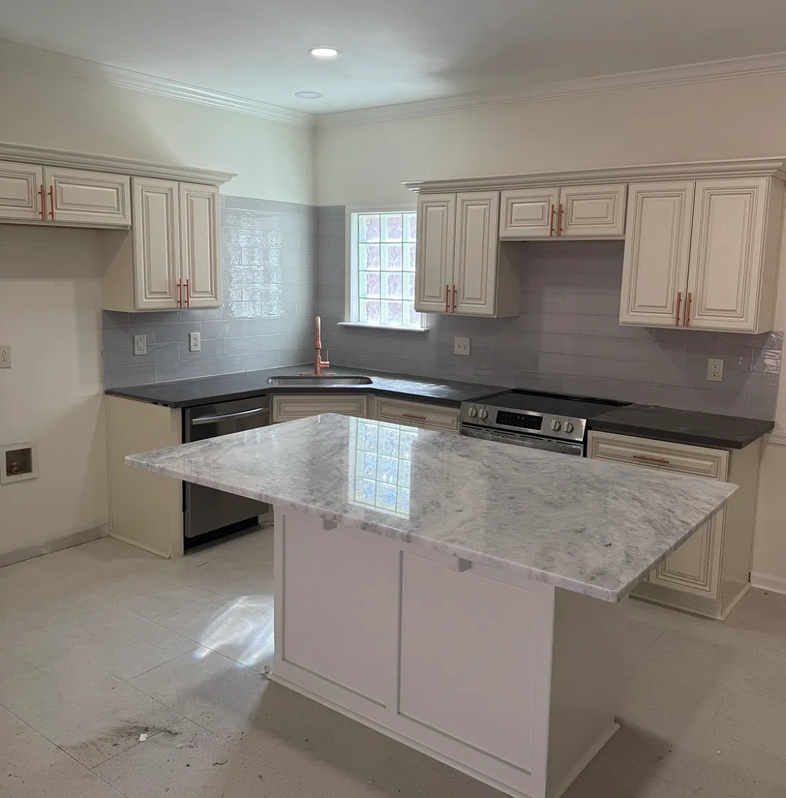 3 bed, 1450 sqft, $2,000 — Photo 2