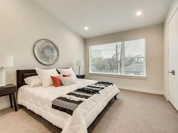 3rd image of 1518 N Carroll Ave Unit 302