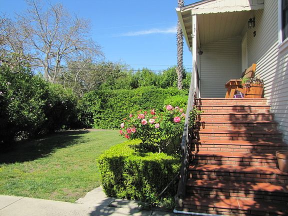 3rd image of 107 Oakwood Dr