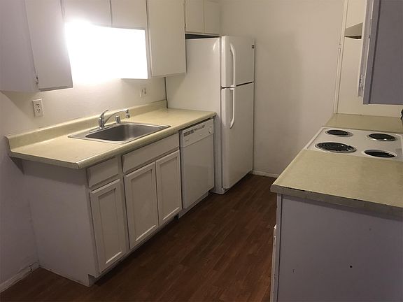 2nd image of 1701 Algodones St NE APT A