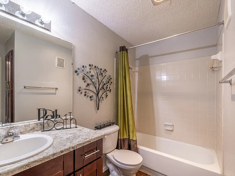 Palisades Park Apartments — Photo 29