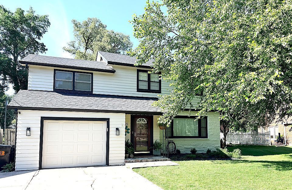 1st image of 435 W 19th St