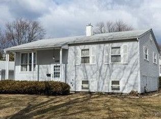 590 Hickory Dr, Buffalo Grove, IL 60089