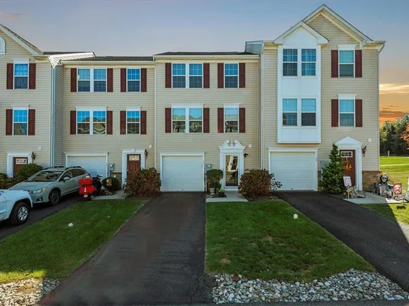 17 Gold Rose Ln, Easton, PA 18045