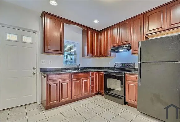 104 N Rose St — Photo 10