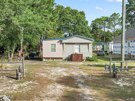 3rd image of 728 Deer Drive SW