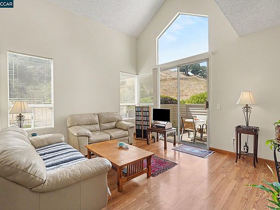 3rd image of 116 Whaler Cir