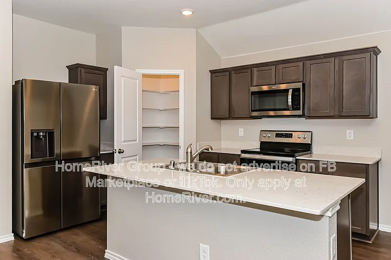 3 bed, 2.0 bath, 1310 sqft, $1,845 — Photo 4