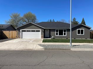 2963 Stonebrook Dr, Medford, OR