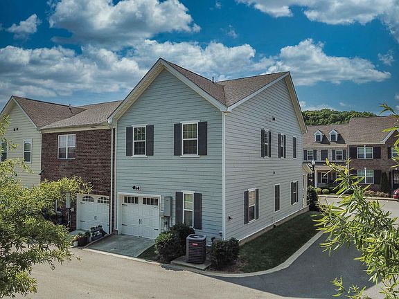 4th image of 538 Vintage Green Ln