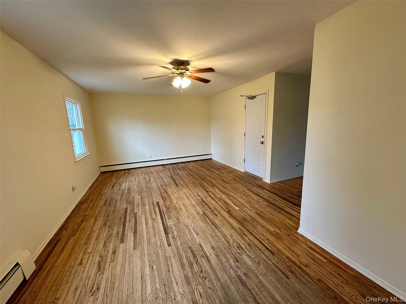 3 bed, 1.0 bath, 1302 sqft, $3,200 — Photo 4