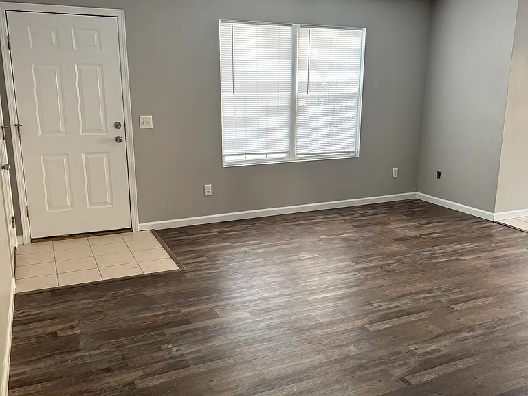 1012 E Chestnut St — Photo 9