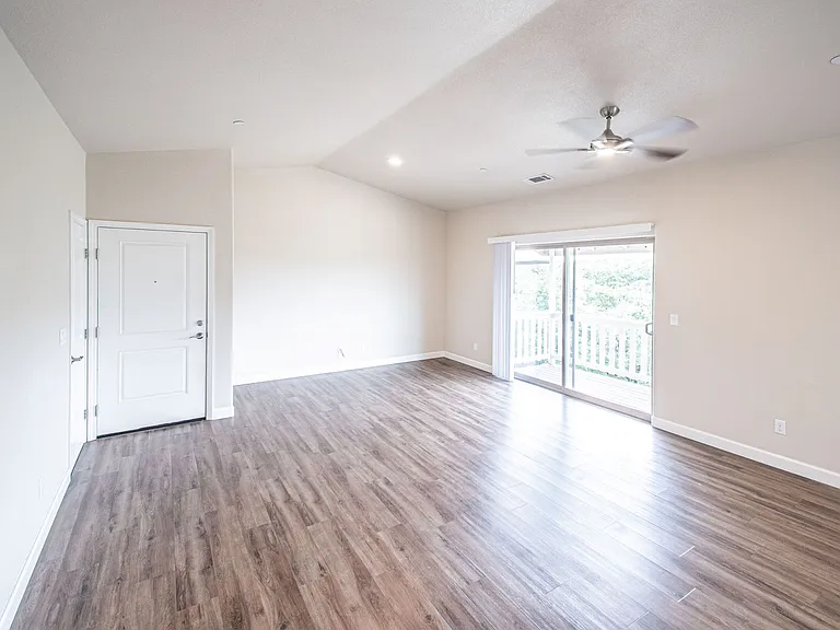 Alder Creek Apartments — Photo 12