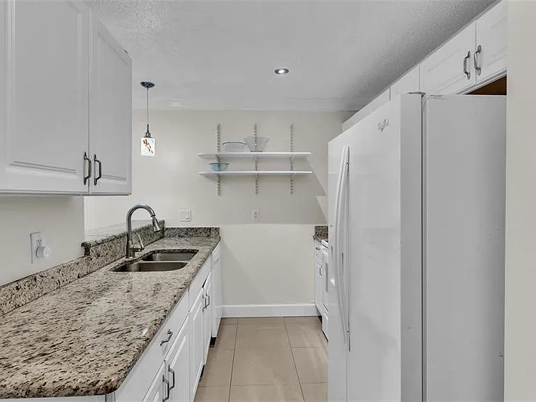 900 Avenue Z SE #A3 — Photo 12