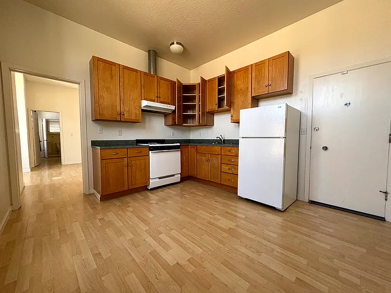 2903 Mission St #3 — Photo 5
