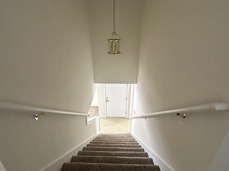 1118 S Woodlawn Ave — Photo 13