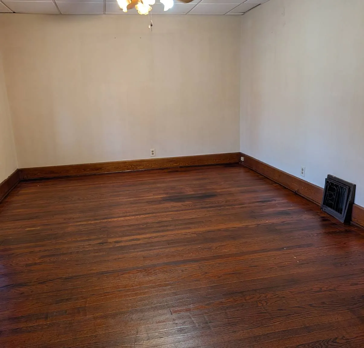 2 bed, 1.0 bath, $550 — Photo 2