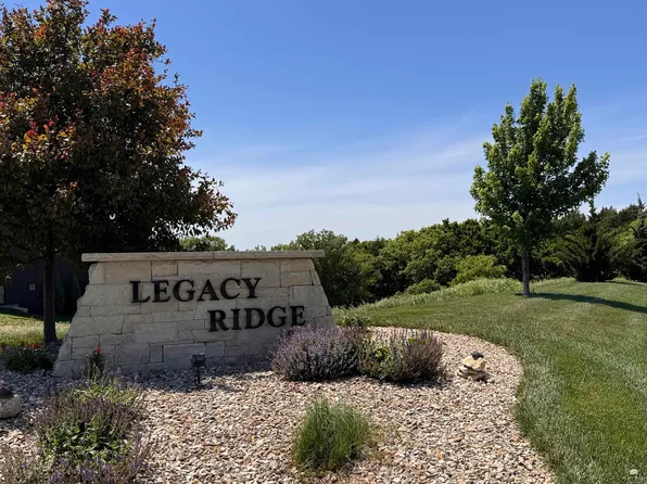 2129 Royal Ridge Cir, Manhattan, KS 66503