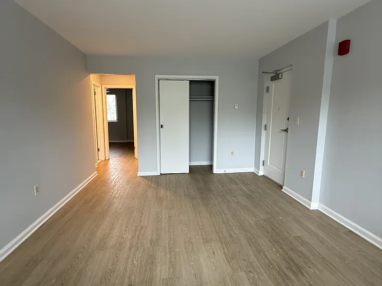 1431 E St NE — Photo 3
