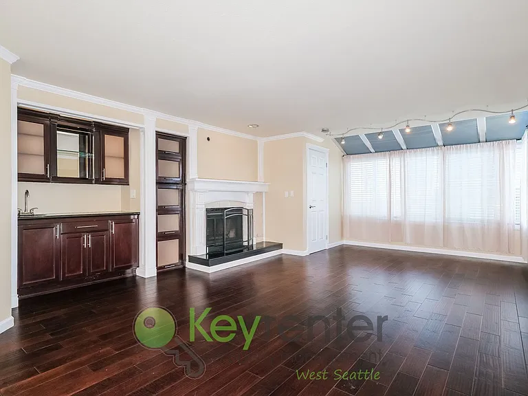 9522 1st Ave NE #B8 — Photo 4