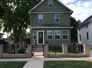 536 Woodlawn Ave, Aurora, IL 60506