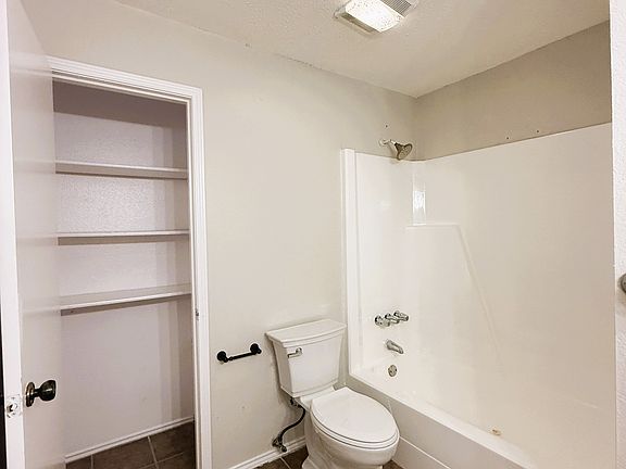 4th image of 1025 NW Summercrest Blvd APT B