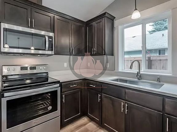 3rd image of 1081 Baxter Rd SE