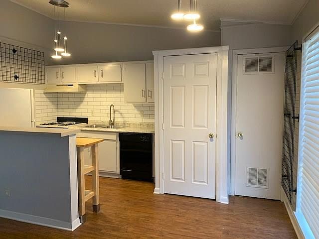1st image of 600 W 51st St APT 104