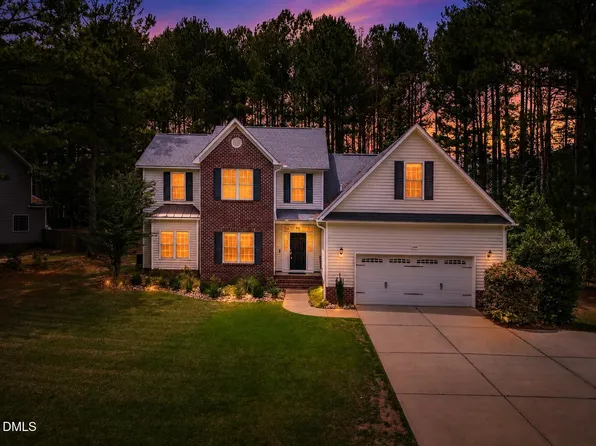 2458 Valley Dr, Clayton, NC 27520