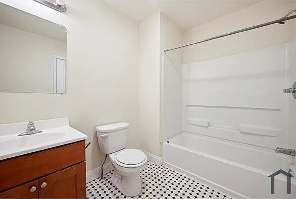 1705 Arlington St — Photo 11