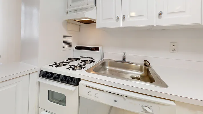 Rented by Bond New York | media 5