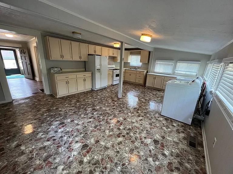 134 Herman St — Photo 10