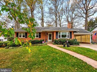 7515 Fairwood Ln, Falls Church, VA 22046