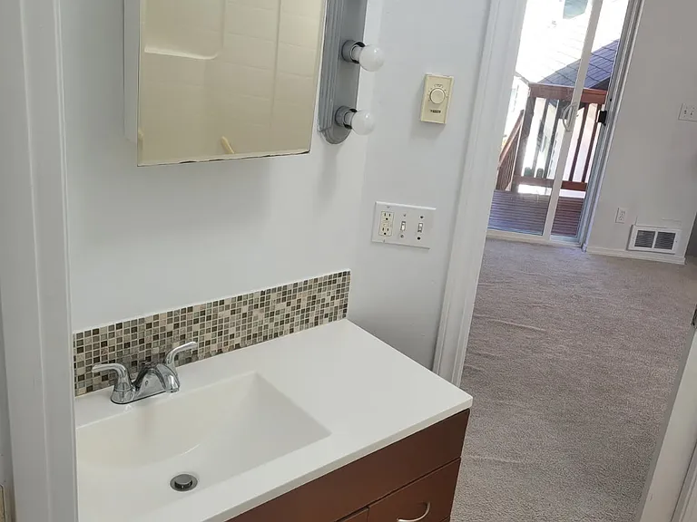 123 N Rainier Ave — Photo 3