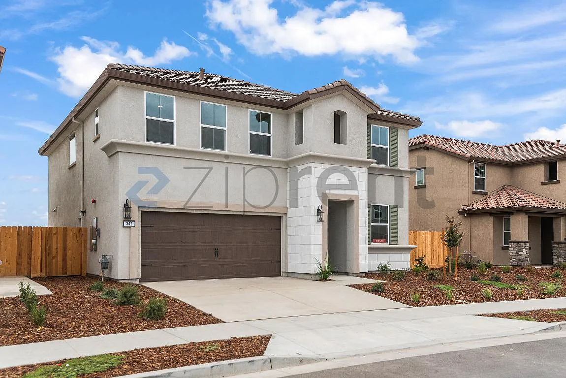 4 bed, 2555 sqft, $3,200 — Photo 2